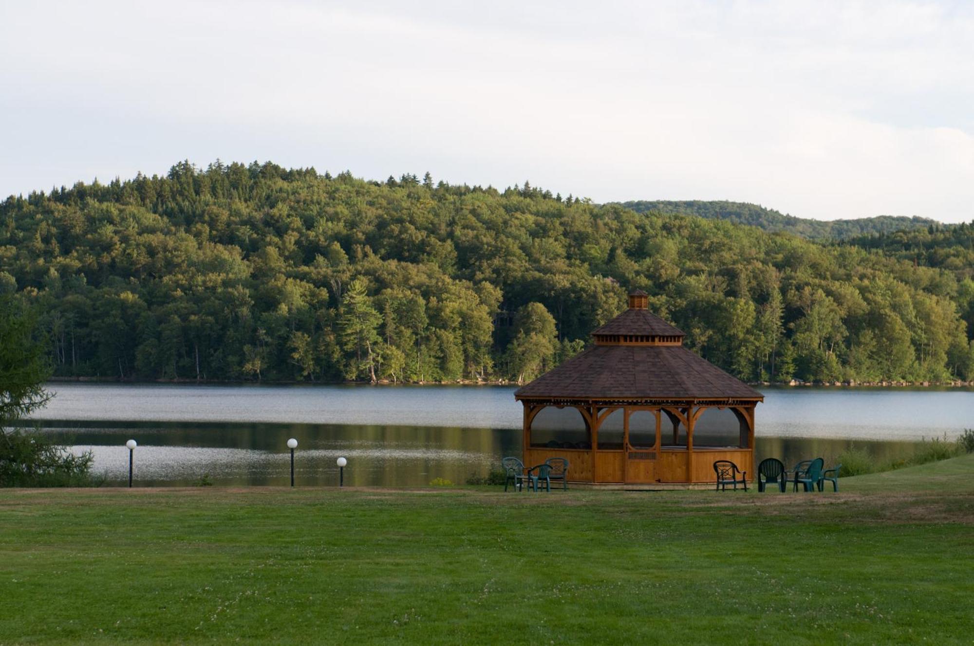 Le Manoir Du Lac Delage Стоунхем Екстериор снимка